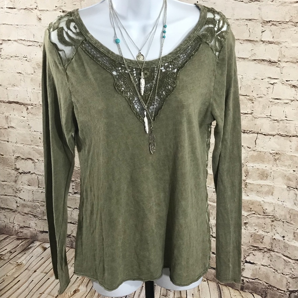 Daytrip long sleeve, lace shoulder and back.